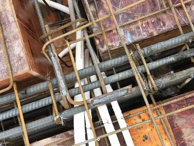 13层防雷接地全部焊接完成