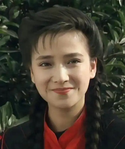 她邀请何晴参与一部新电影的拍摄,并给