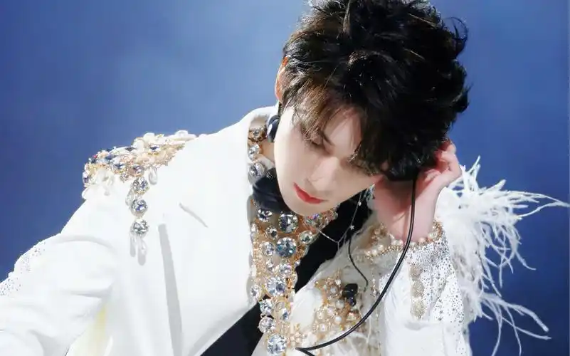 【张真源舞台混剪】来看内娱男妖精百变 ace 的超燃舞台!