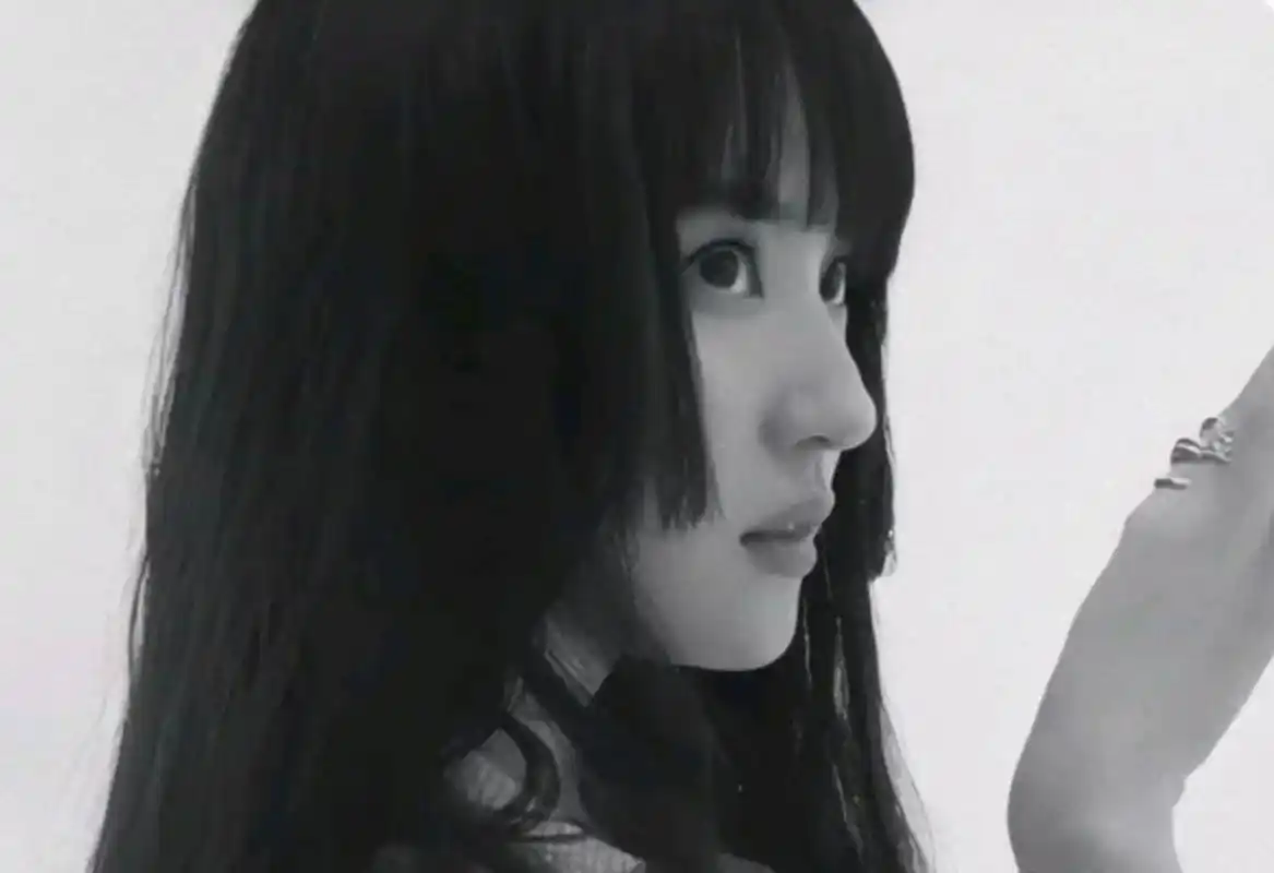 刘亦菲公主切造型,好特别!又甜又傲. 果然好看的人,什么造型都顶得住.