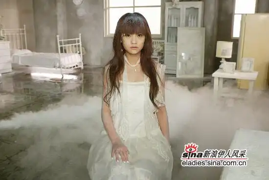 组图:杨丞琳新歌《暧昧》mv上演新潮冰冻妆(2)