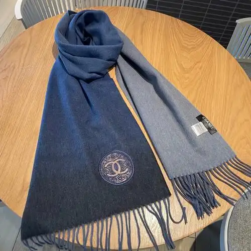 颜色淡雅,不妖娆7515#围巾  #羊绒围巾  #羊绒  #chanel  #香奈儿