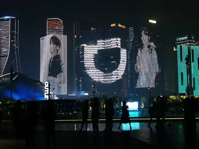 王一博钱江新城群楼灯光秀品牌应援