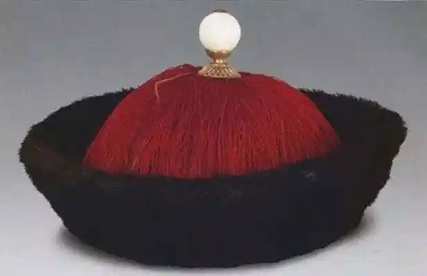 清代官员"顶戴花翎"上那颗小珠子,到底有多值钱?你绝对想不到