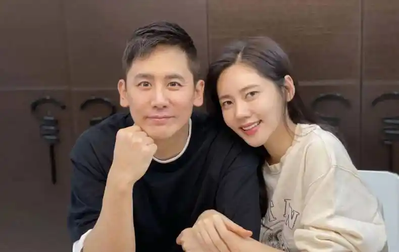 原创张子枫爱渣男王宝强秀恩爱董洁疑日久生情1天7个瓜太乱了