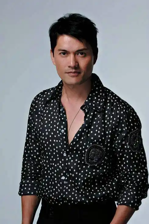 富婆杨小娟,嫁三婚演员吕良伟,婚后生一子,幸福美满_时候_香港_朋友