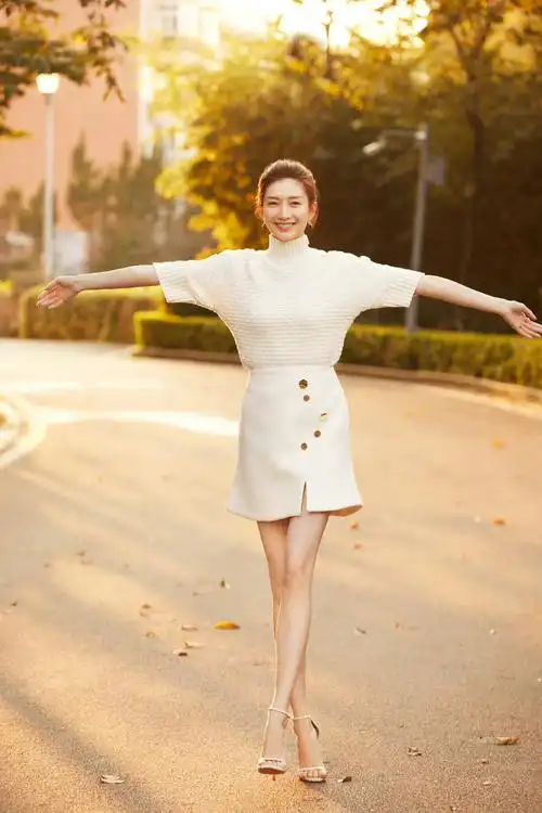 江疏影 一字带高跟鞋造型合集