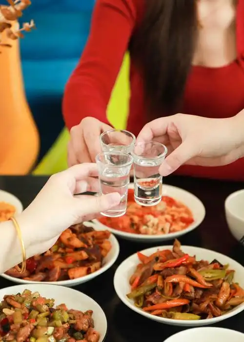 我与家里人平时各自忙碌很难相见～小时候年味是一种期盼,长大后年味