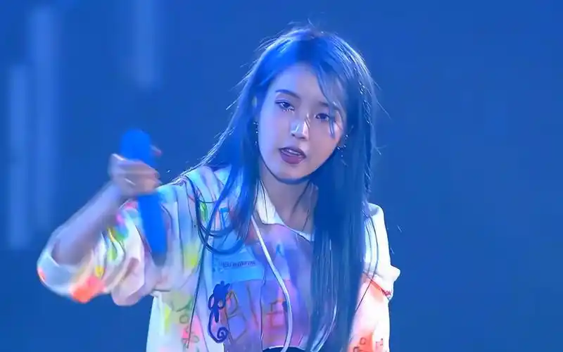 iu 演唱会 舞台 - 李知恩