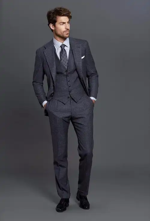 西装革履的风格从来都是kiton的拿手好戏.