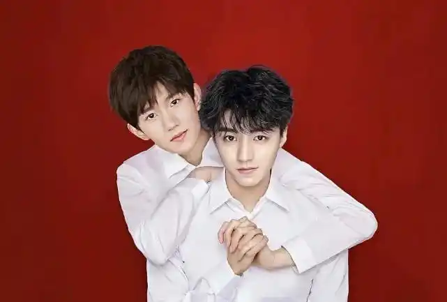 原创王俊凯王源cp粉为投放双人开屏广告伪造公章和两人签名涉嫌犯罪