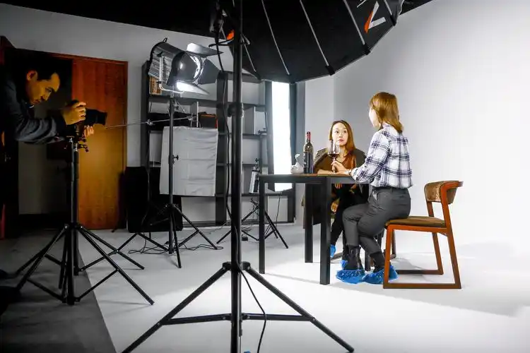 红摄影棚,你的专属影棚!_拍摄