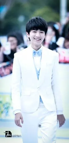 tfboys 王俊凯 小虎牙真的蛮好看的