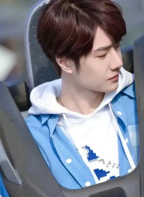 大家也通过角色看到了王一博身上更多的才能和演技,王一博未来可期