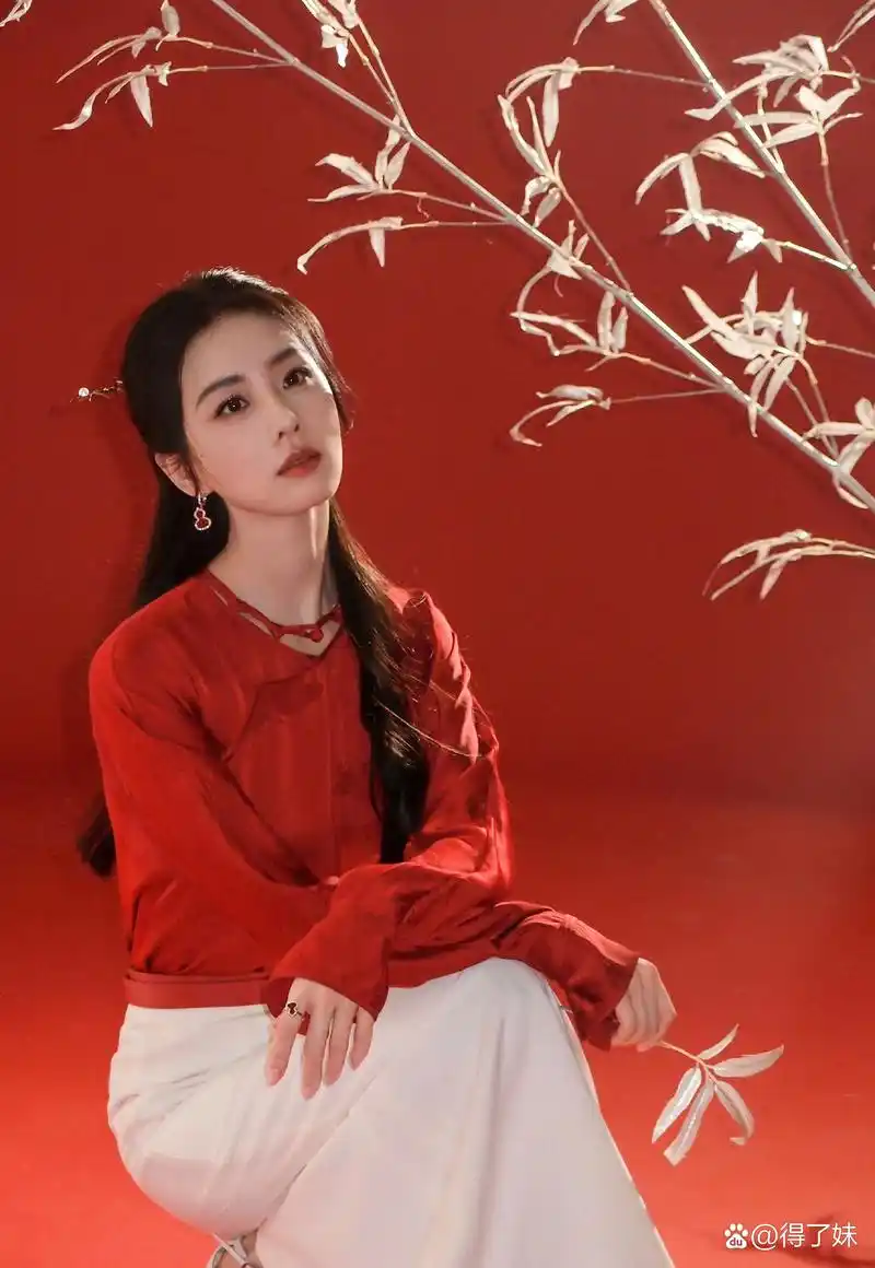 刘诗诗红色新中式风,妥妥滴大家闺秀