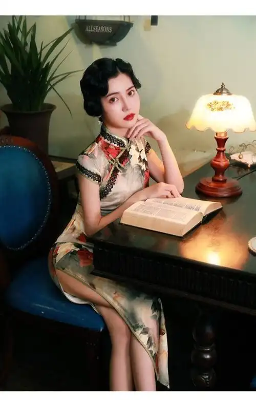 穿旗袍配的发型假发发髻盘发包头发造型假发套民国女卷发复古波浪 浅