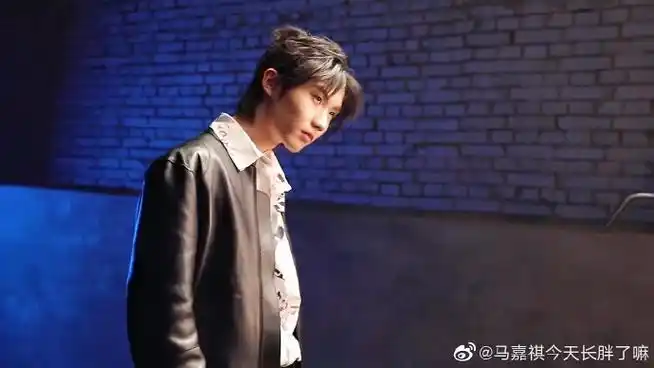马嘉祺超话mjq#马嘉祺#暗黑系风格组图少年与爱永不老去,即便披荆斩棘