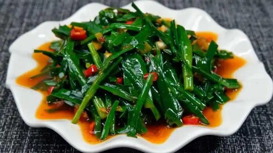教你凉拌韭菜的家常做法,爽口开胃,下酒又下饭,营养一点不流失