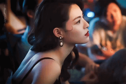 钟楚曦,可以代入任何一本富家女女主文的女人.