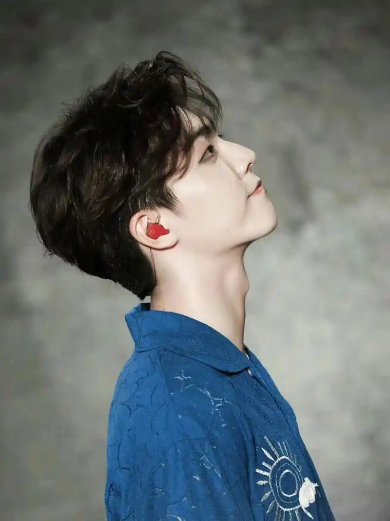 陈立农的高清壁纸🖤,真的是一整个被帅到啊~