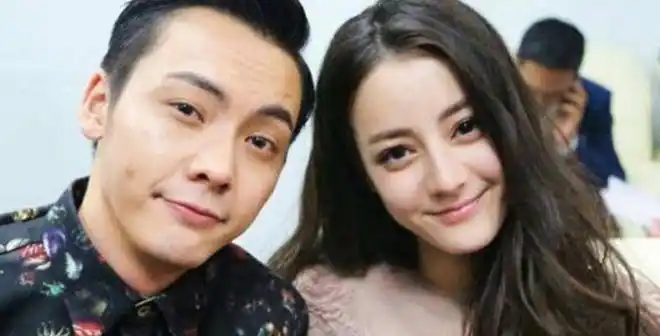 曝出热巴与他的亲密照身穿情侣装独处一室网友证实恋情了