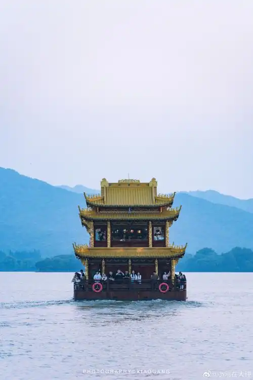 谁懂下雨天西湖的魅力##微博旅行家##带着微博去旅行