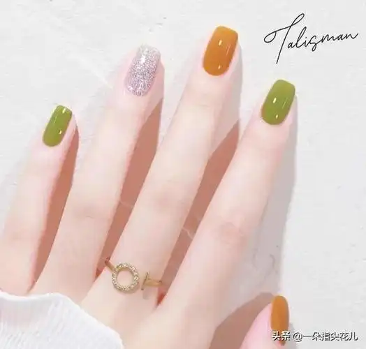 分享20款短指甲跳色美甲,色系搭配好,显白又好看|撞色|咖色_网易订阅
