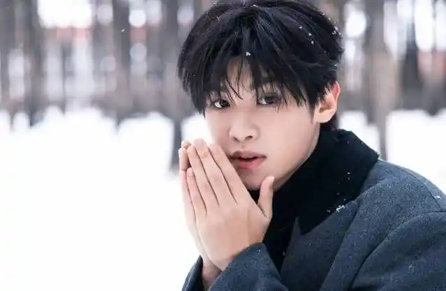 个人资料:黄明昊联系经纪人贺涵(合作):137-2808-8500