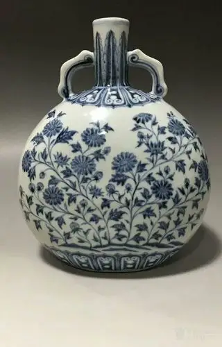 华夏古玩城 瓷器 明清 > 明永乐青花花卉双耳抱月瓶 品相:全品