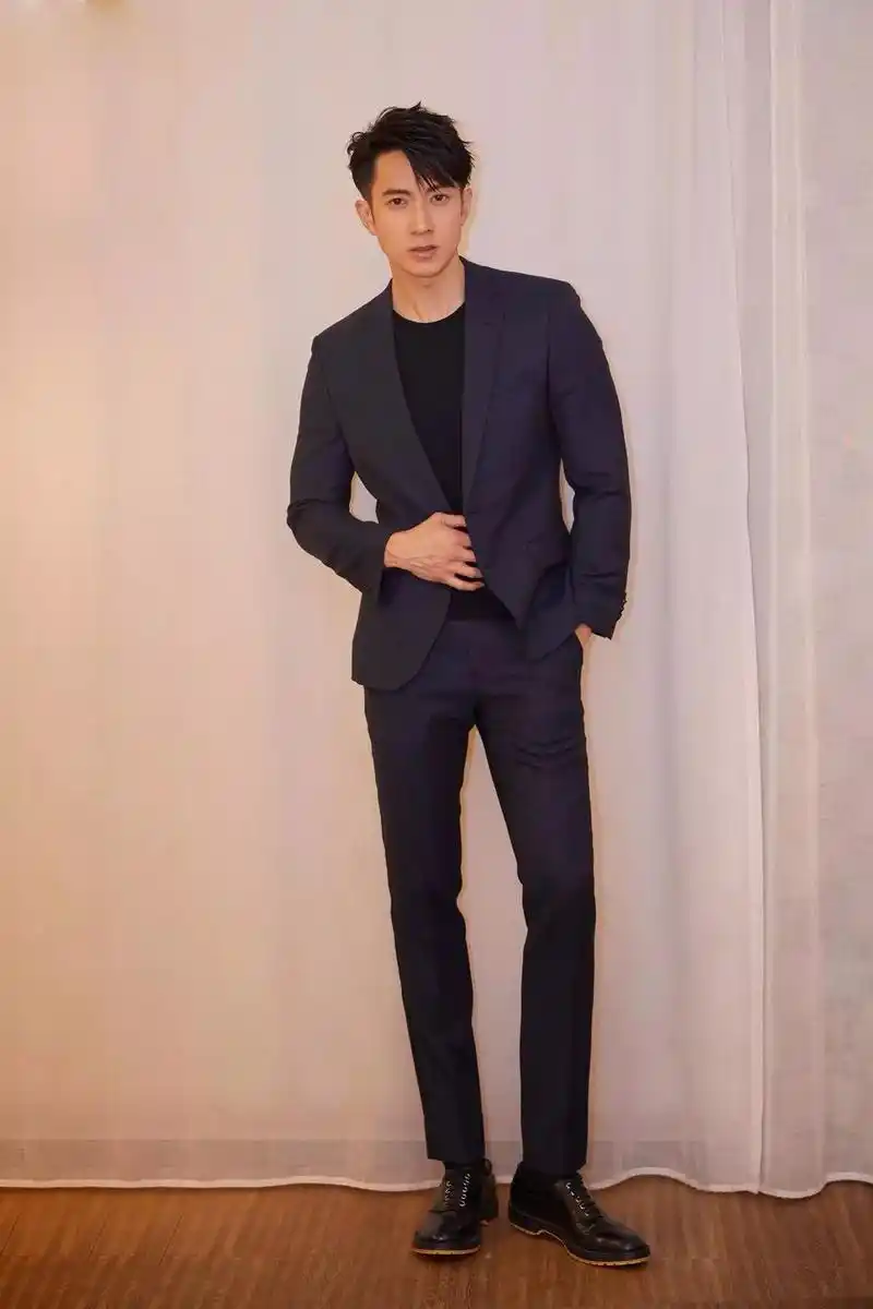 40岁吴尊被封"绝世好男人",帅气专情衣品还在线!会穿太加分了