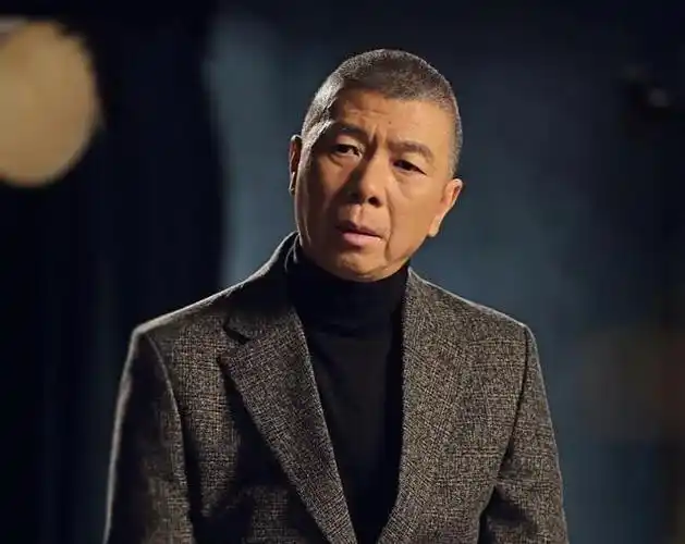 冯小刚愤怒回击徐帆指责白癜风,婚姻再遇困扰!