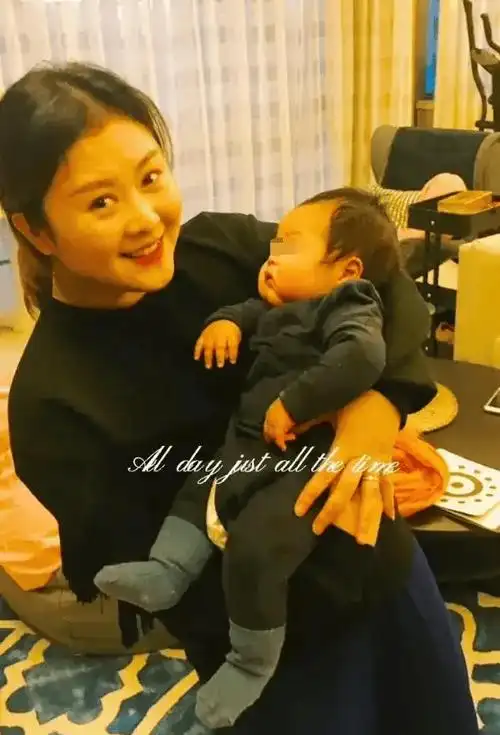 原创沈腾带老婆参加公司聚会她确实很胖但没整容面对镜头也不遮掩