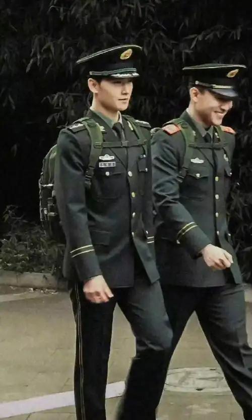 杨洋军装太帅了