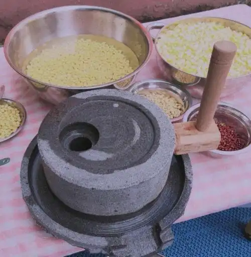 一方石磨,一捧黄豆,一份童趣 —— 西湖幼儿园大三班体验石磨豆浆记