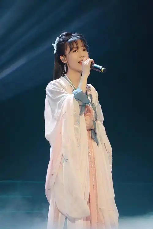 中国内地古风音乐原创女歌手,毕业于 a target="_blank" href="/item