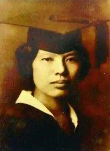 她是中国第一位女留学生不到三岁的时候父母死于霍乱她学成回国筹