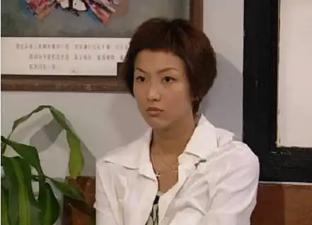 古装扮相也是美美哒,现在真的有点瘦~是不是完全没想到郑秀文胖一点的