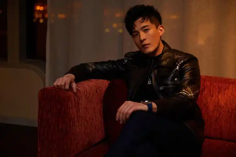 孙艺洲成熟帅气时尚写真图片