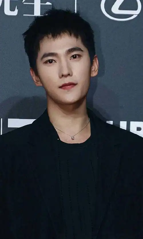 新造型～ 杨洋的新造型暂时没有太多图啦,见谅!