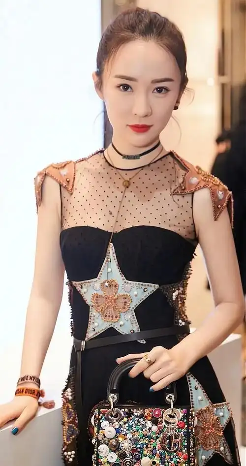 霍思燕端庄优雅恬静写真,惊艳迷人!__财经头条