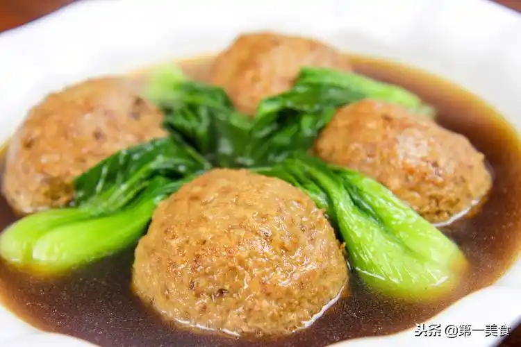 狮子头的做法最正宗的做法清蒸(大厨教你清蒸狮子头的做法,学会了艺不