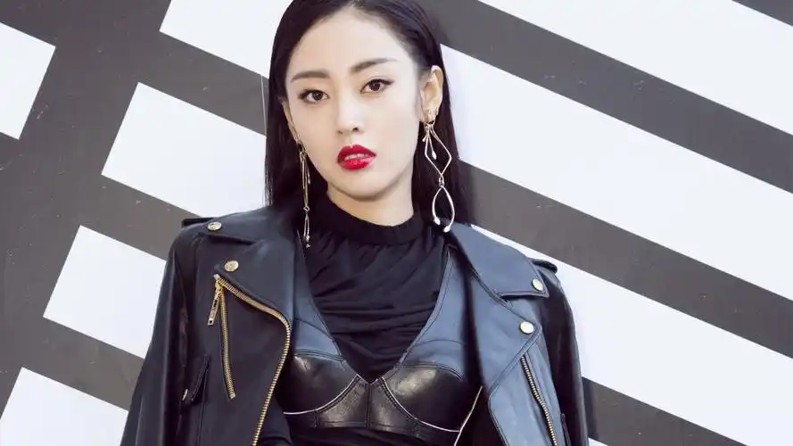 桌面壁纸 美女 女星模特 > 张天爱女明星相片显示:√欣赏模式   全屏