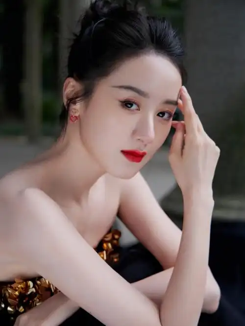 袁冰妍70凤凰网时尚之选红毯造型