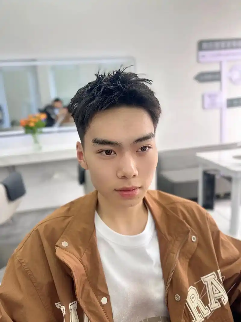 男士发型设计.适合瓜子脸,圆脸,鹅蛋脸#男生烫发发型推荐 # - 抖音