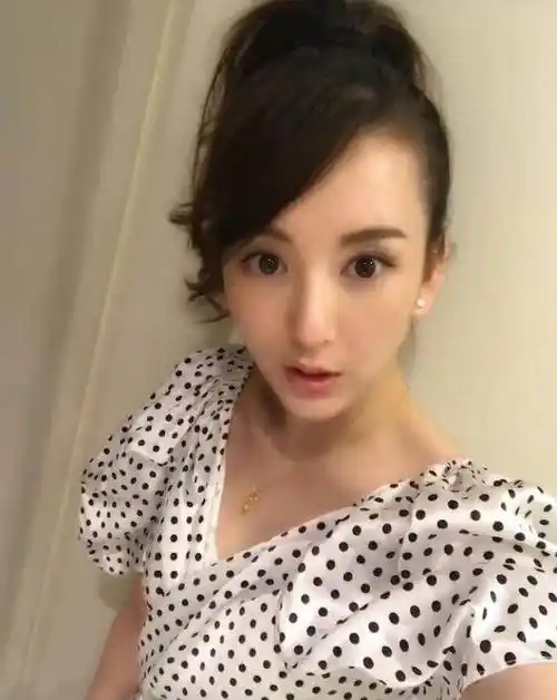 郭富城老婆方媛厨艺开挂!一年前她只会做三菜一汤_曲奇_漂亮_网友