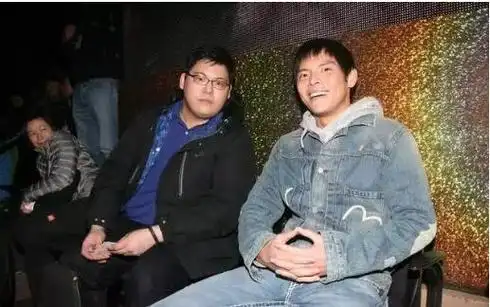 为女人得罪大佬,向华强亲自道歉,难怪向太绝口不提小儿子向佑