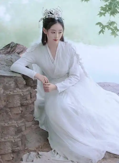 幻境小仙女,纯净无暇的白衣和她的长相真的很搭配,穿古装气质唯美动人