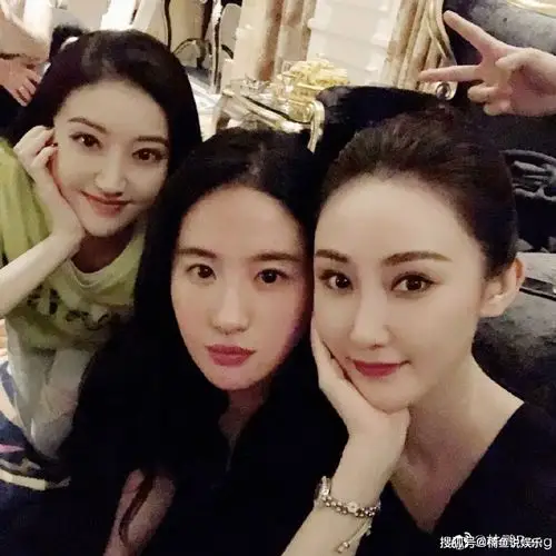 原创当景甜与刘亦菲同框两位合影杀手简直就是神仙打架