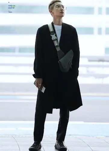 朴灿烈私服气场真足走路都是带风的为何脸能够如此好看