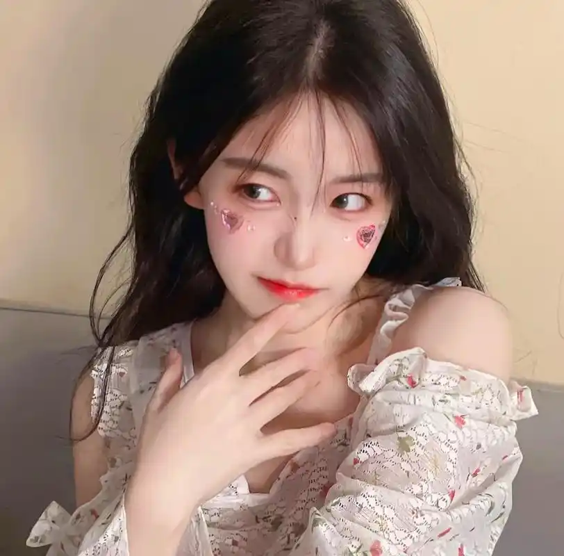 绝美纯欲女生头像 - 抖音